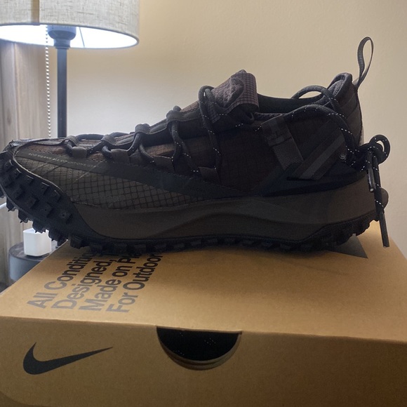 ACG mountain fly low mens 6.5 and womens 8. - Picture 2 of 5